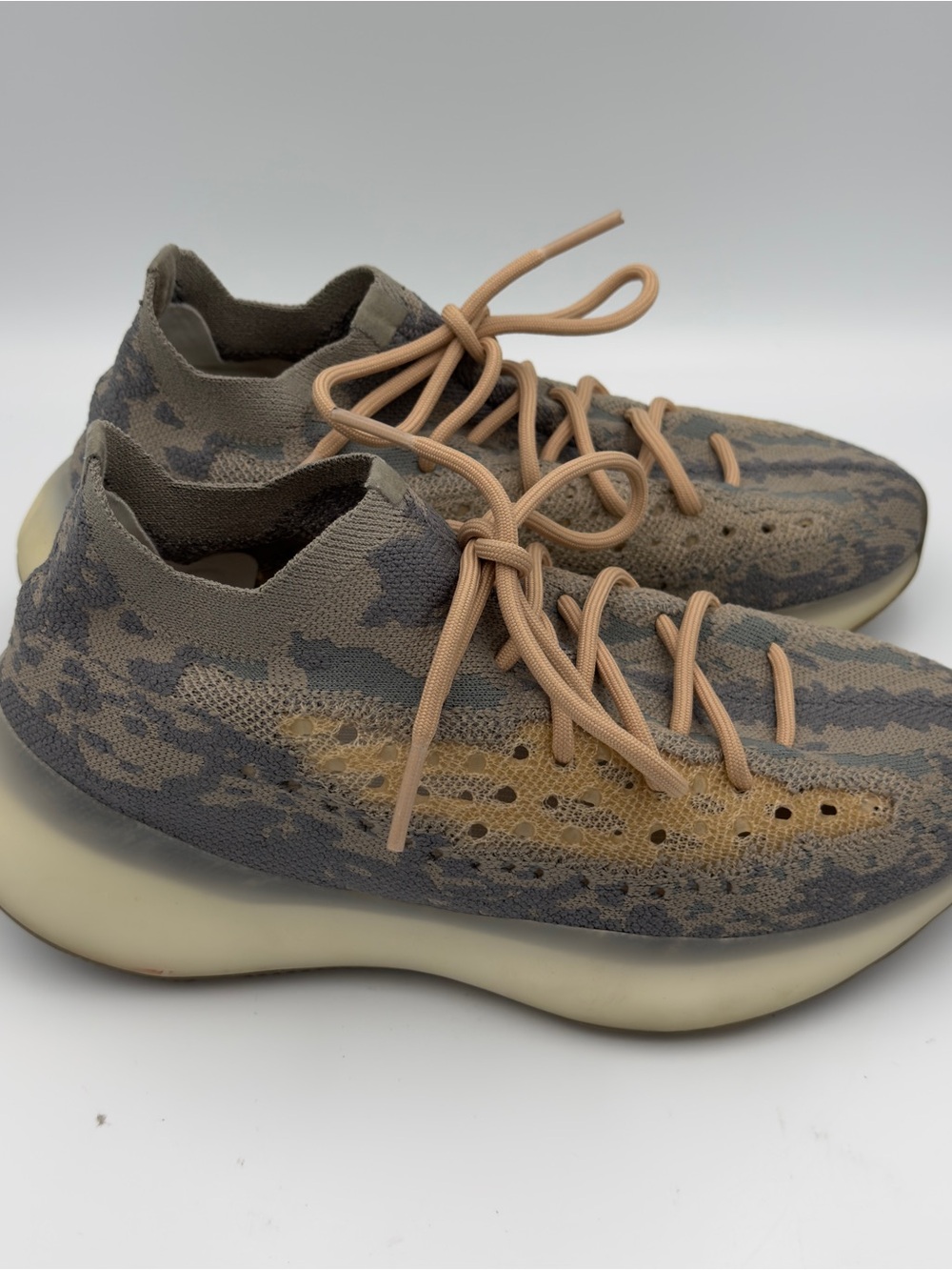 adidas Yeezy Boost 380 Mist FX9764 Size 8.5 Runs Small READ DESCRIPTION